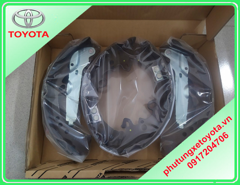 Bố thắng sau Toyota Fortuner